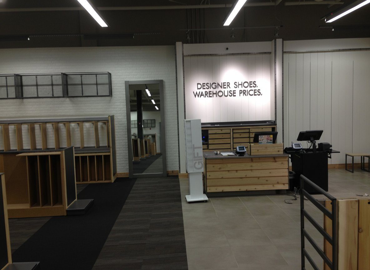 DSW display shelving layout, Ithaca, NY